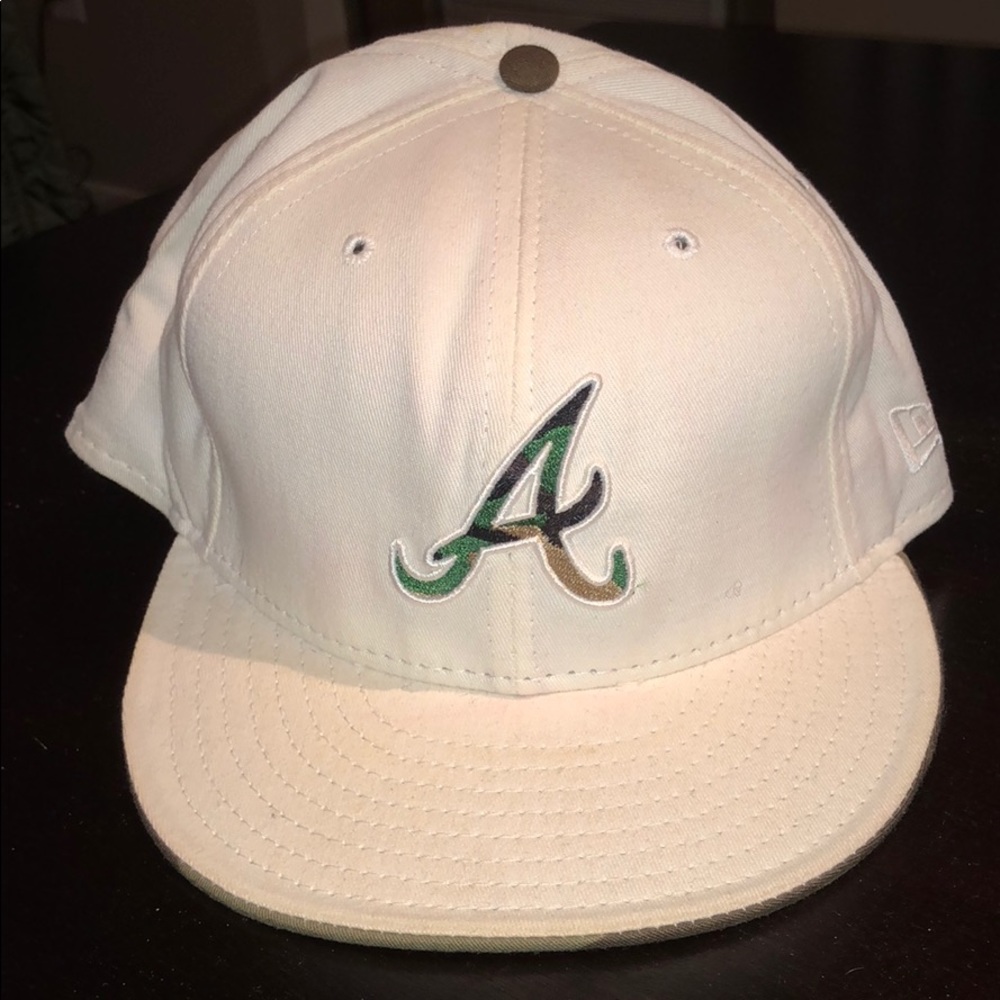 New Era Atlanta Braves Camo Fitted Hat Size 7 3/8